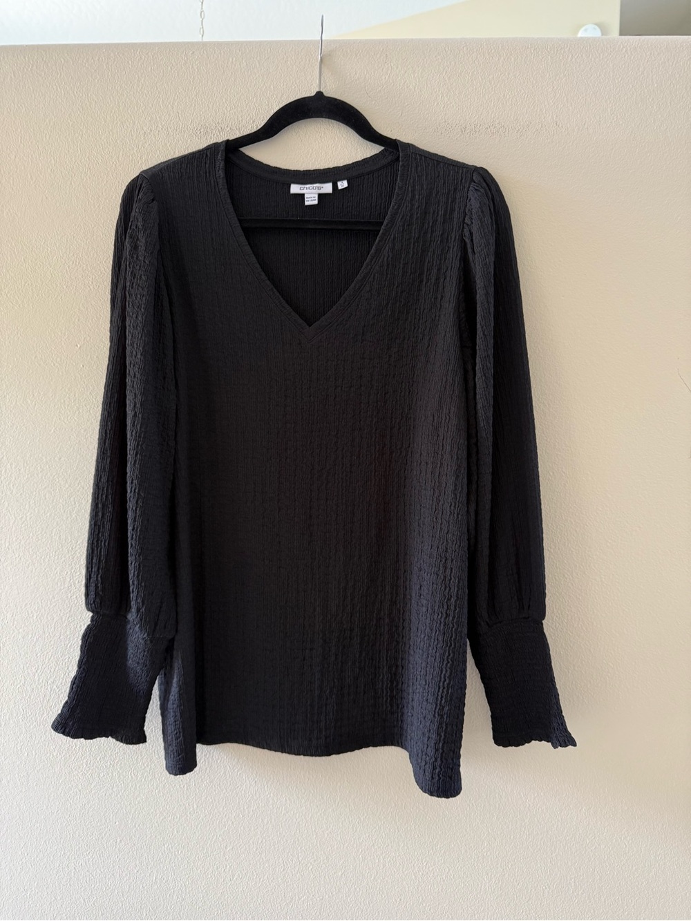 Chico's Black V-Neck Textured Long Sleeve Blouse Chain Cuff Size 3 US XL